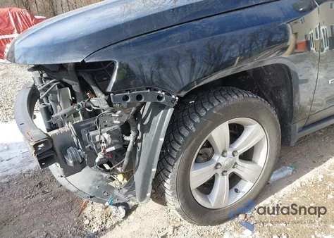 2017 Jeep Compass Latitude 4X4 из США, поврежденный, VIN 1C4NJDEB5HD112012